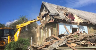 Промышленный демонтаж пристроек к дому в Костроме | Цены от 567 руб. за м2